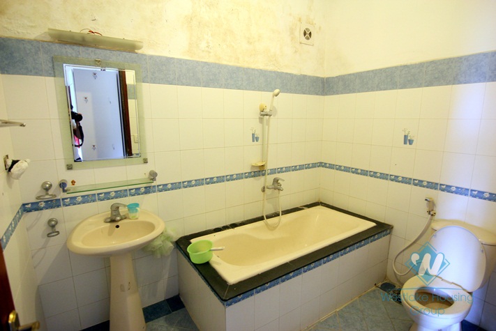 Cheap house for rent in the heart of Tay Ho over 400 sqm usage area